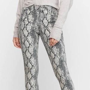 Express snake skin jegging. Size 4 short